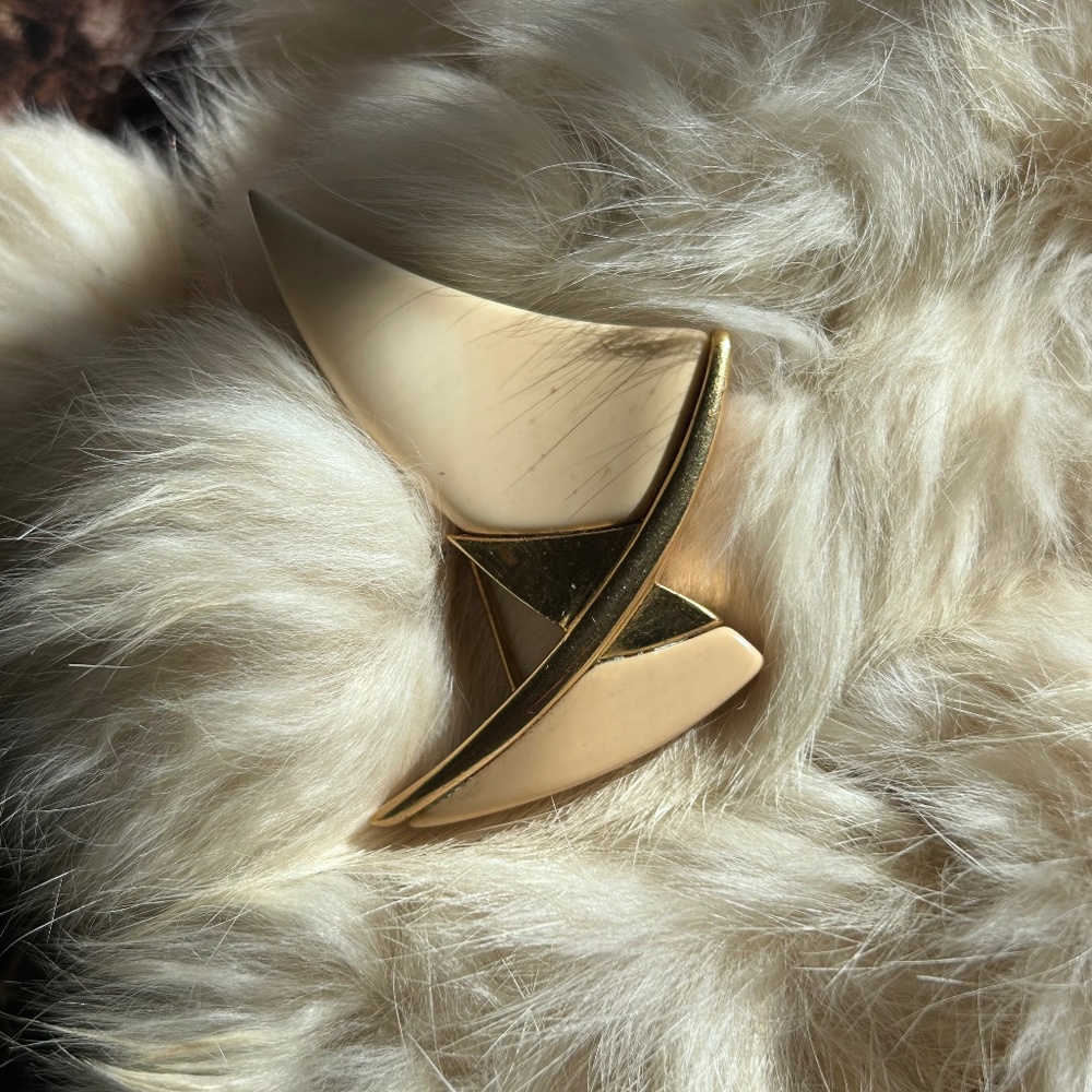 Vintage Givenchy 1970s brooche